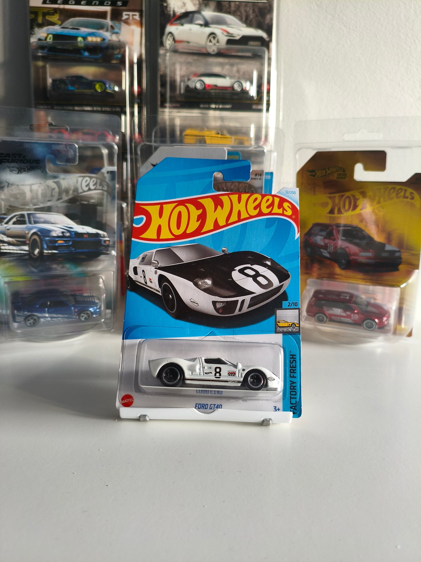 Hot Wheels Ford GT40 Factory Fresh 1:64 Diecast
