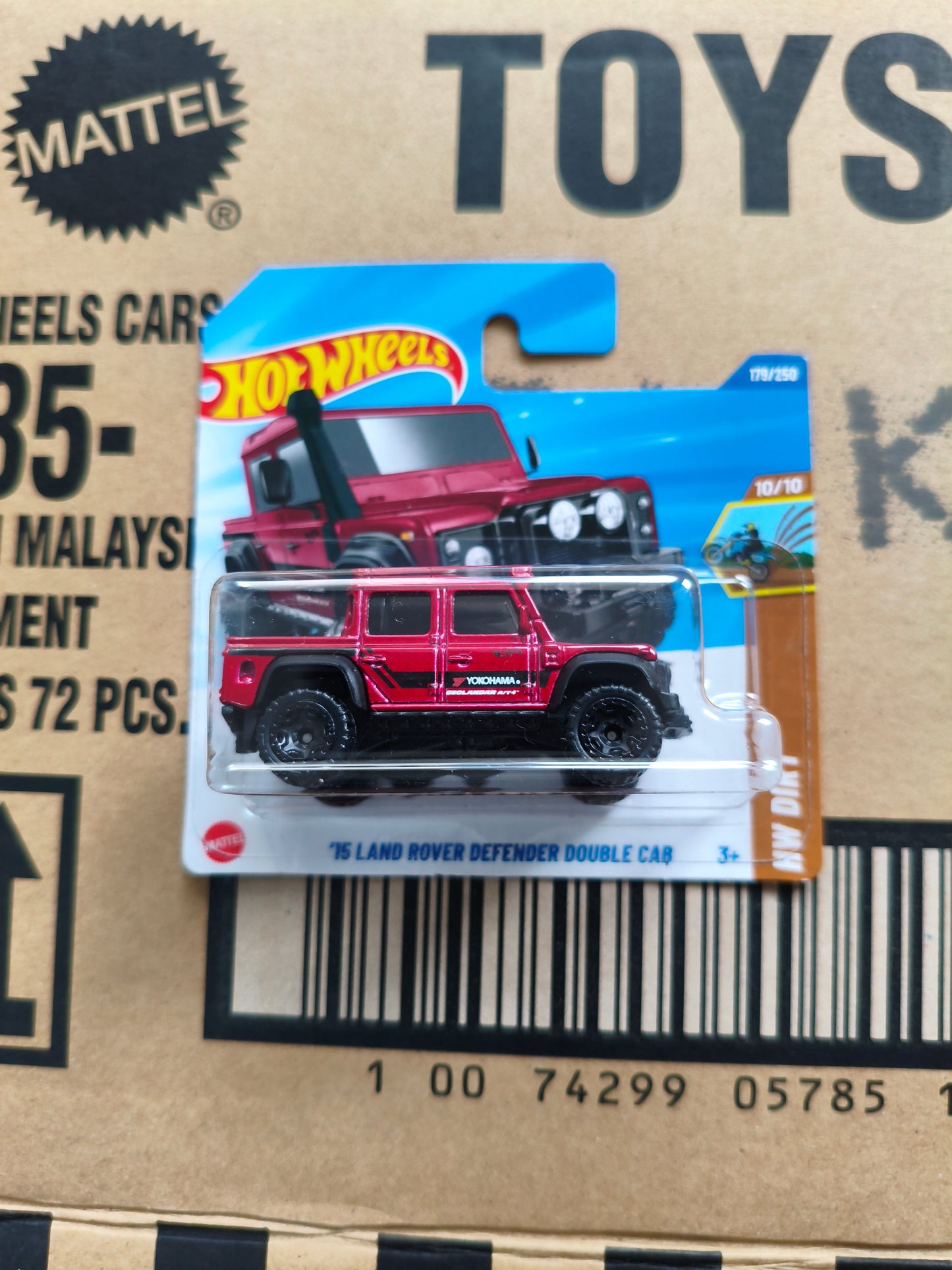Hot Wheels Mainline Land Rover Defender Double Cab | Skala 1:64