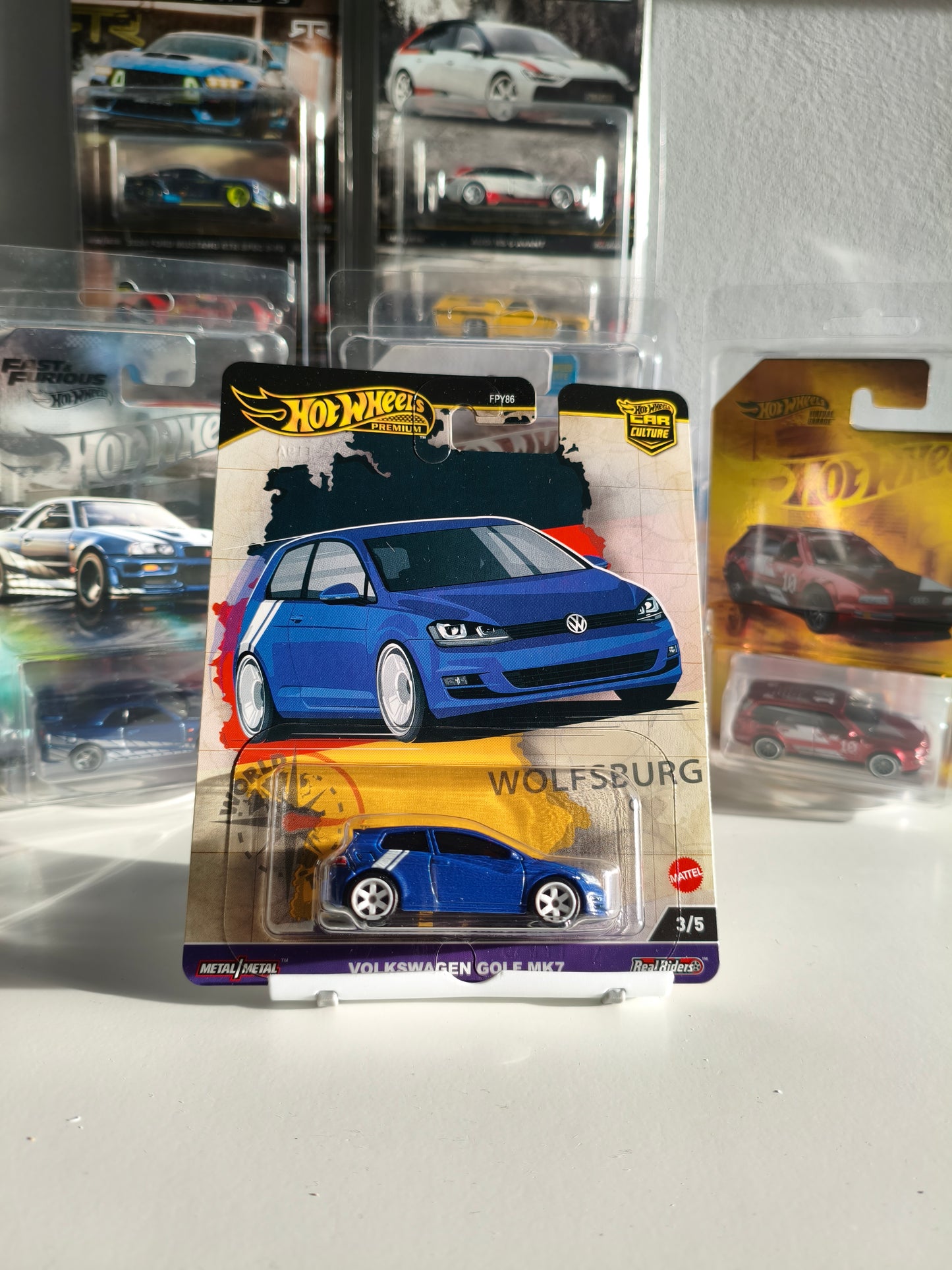 Hot Wheels Volkswagen Golf MK7 World Tour 1:64 Diecast