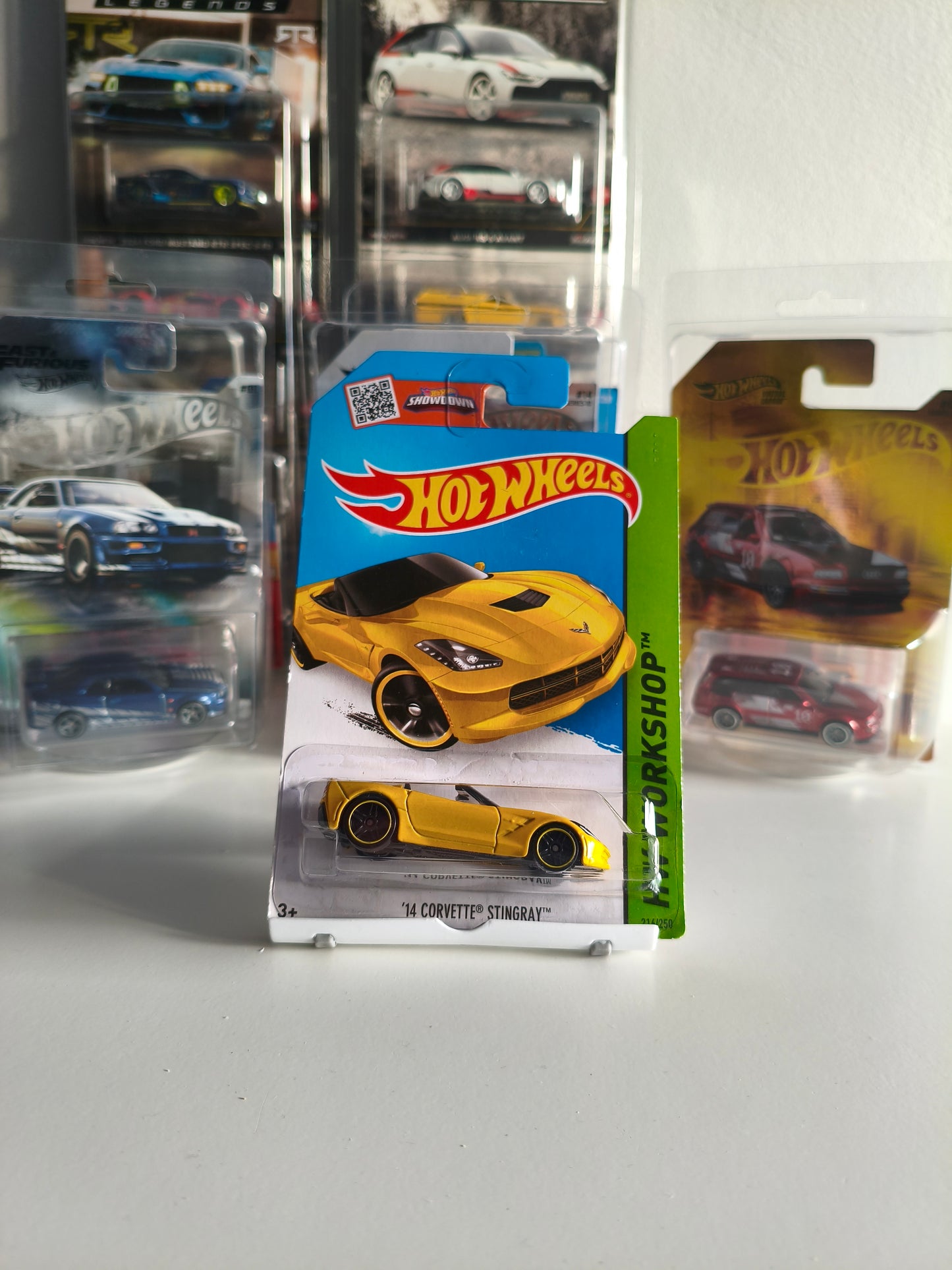 Hot Wheels 14 Corvette Stingray HW Workshop 1:64 Diecast