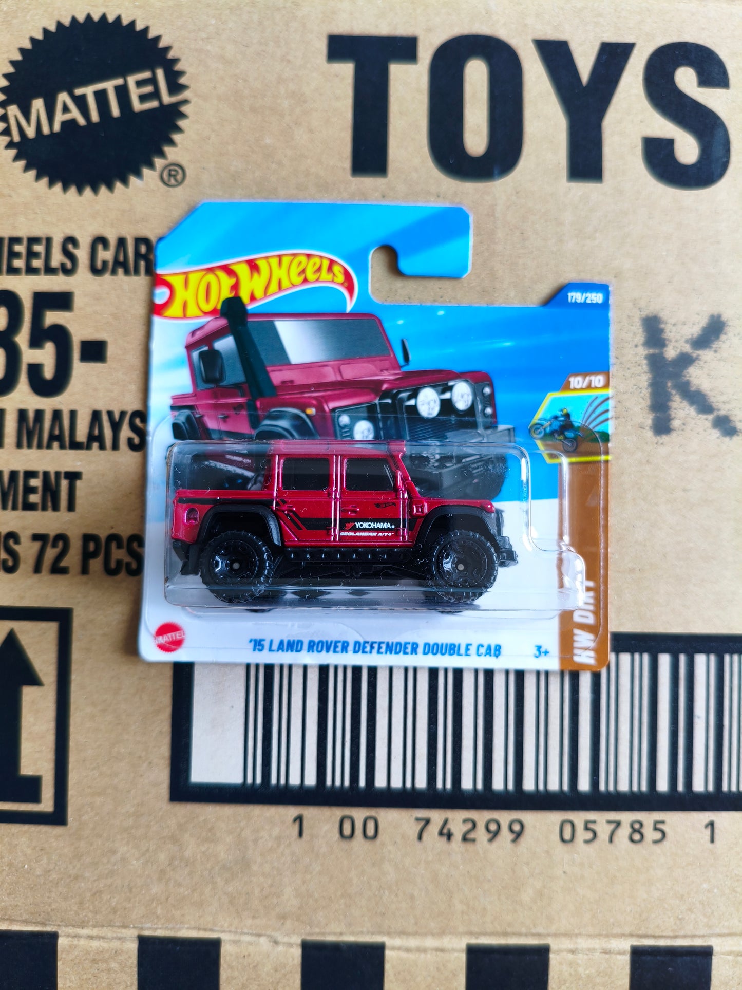 Hot Wheels Mainline Land Rover Defender Double Cab | Skala 1:64