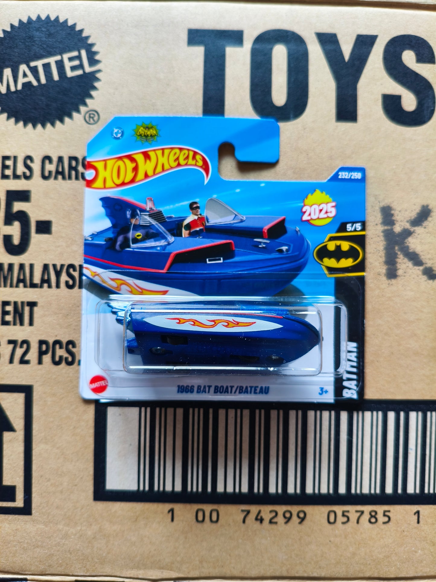 Hot Wheels Mainline Bat Boat  | Skala 1:64