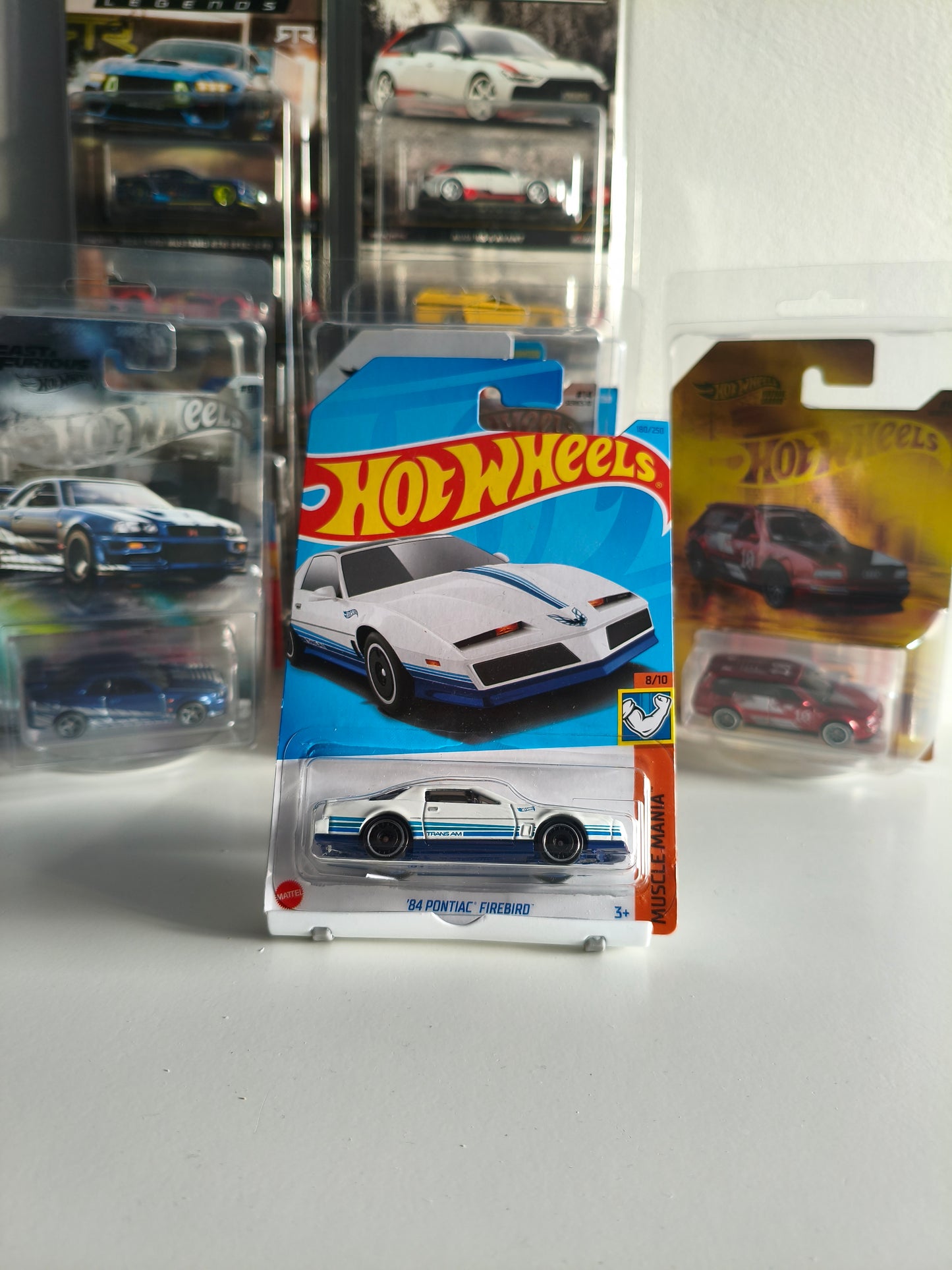 Hot Wheels 84 Pontiac Firebird Muscle Mania 1:64 Diecast